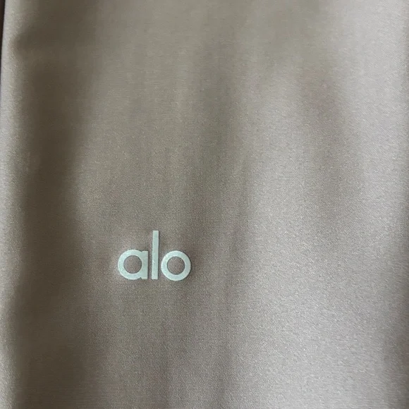 ALO Yoga Women’s Airlift Leggings - Picture 5 of 5